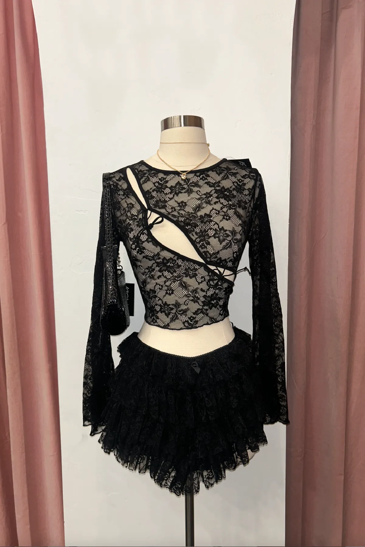 Anaya Lace Shorts (Black)